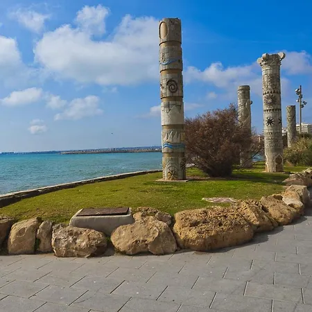 Cozy Flat Near The Sea